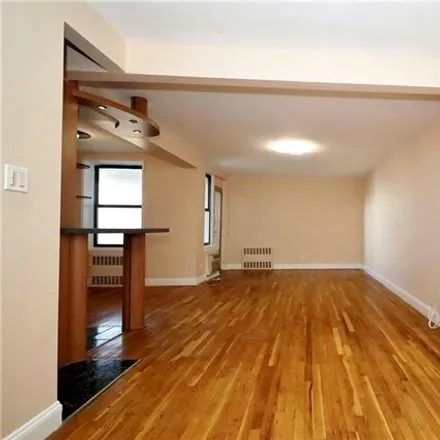Image 9 - 3205 Emmons Avenue, New York, NY 11235, USA - Apartment for sale