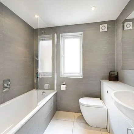Image 7 - 90 Munster Road, London, SW6 5RD, United Kingdom - Townhouse for rent
