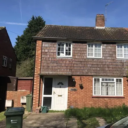 Rent this 4 bed duplex on 86 Cabell Road in Guildford, GU2 8JF