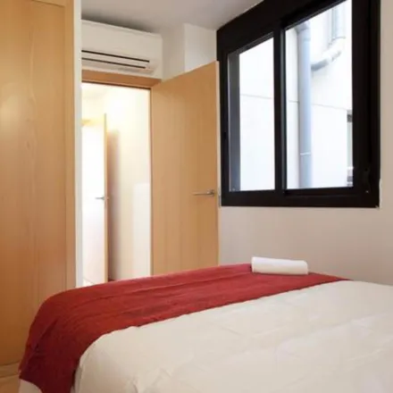 Rent this 3 bed apartment on Carrer de l'Aldea in 16, 08001 Barcelona