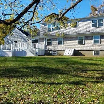 Rent this 3 bed apartment on 98 William Drive in Middletown, RI 02842