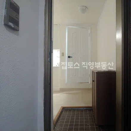 Rent this studio apartment on 서울특별시 서대문구 창천동 500-10