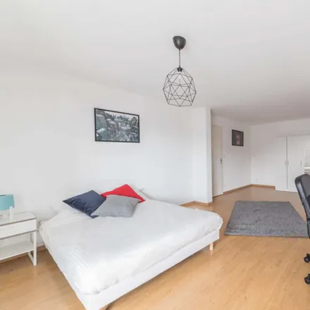 Rent this 4 bed room on 37 Avenue de Colmar in 67076 Strasbourg, France