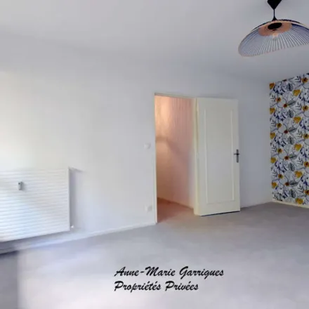 Image 2 - Place Bellecour, 69002 Lyon, France - Apartment for rent