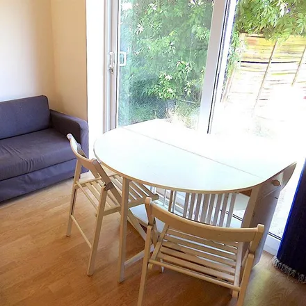 Image 2 - Orwell Close, Botwell Common Road, London, UB3 1JE, United Kingdom - Apartment for rent