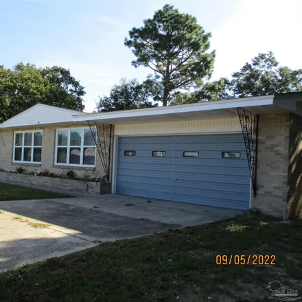 Buy this 3 bed house on 5762 Dogwood Drive in Milton, FL 32570