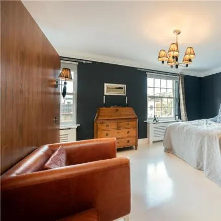 Image 6 - Cambria Street, London, SW6 2EE, United Kingdom - Townhouse for sale