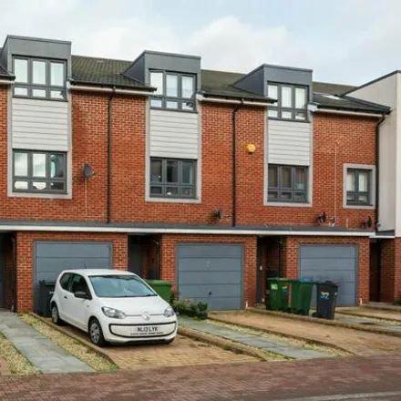 Buy this 3 bed townhouse on 417 Whippendell Road in Holywell, WD18 7PG