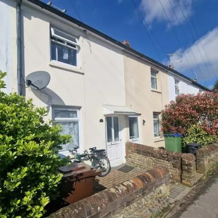 Rent this 2 bed townhouse on Frankie Doodle Holistic Pet Shop & Spa in Wick Street, Littlehampton