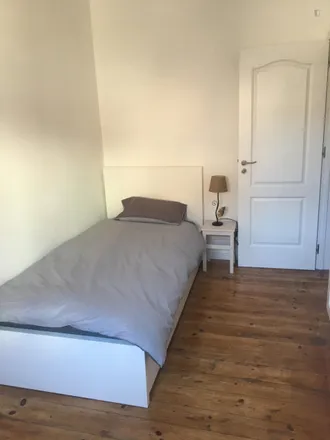 Rent this 3 bed room on Rua de Angra de Heroísmo in 1675-122 Odivelas, Portugal