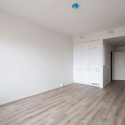 Rent this 1 bed apartment on Ristiretkeläistenkatu 6 in 00710 Helsinki, Finland