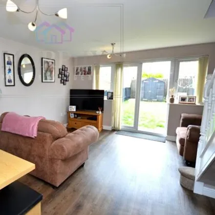 Image 3 - Oaklands Crescent, Leeds, LS8 3TH, United Kingdom - Townhouse for sale