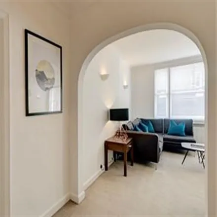 Image 4 - Embassy of Saudi Arabia, Charles Street, London, W1J 5DZ, United Kingdom - Apartment for rent