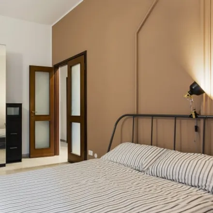 Rent this 7 bed room on Liceo classico Giovanni Berchet in Via della Commenda, 20122 Milan MI
