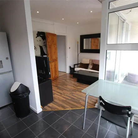 Image 5 - Scoulding House, Mellish Street, Millwall, London, E14 8NP, United Kingdom - Apartment for rent