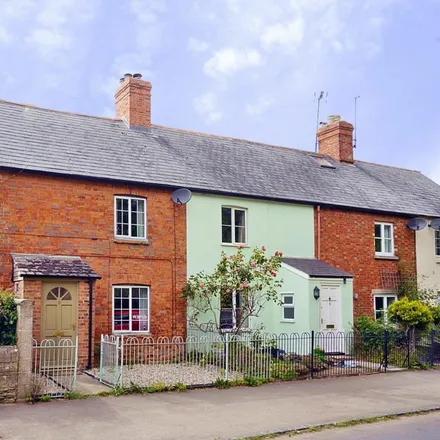 Rent this 3 bed house on Main Street in Clanfield, OX18 2SJ