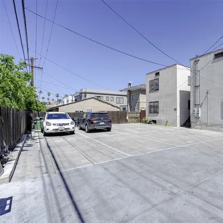 Image 3 - 213 South New Hampshire Avenue, Los Angeles, CA 90004, USA - Townhouse for sale