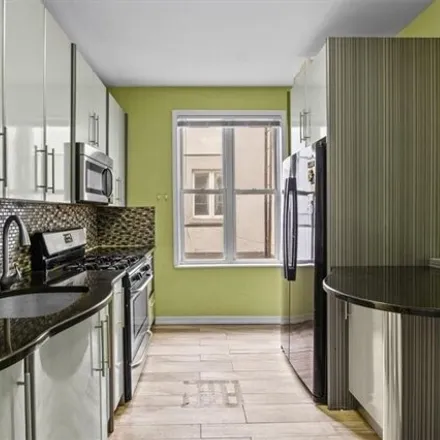 Image 3 - 1696 East 2nd Street, New York, NY 11223, USA - House for sale