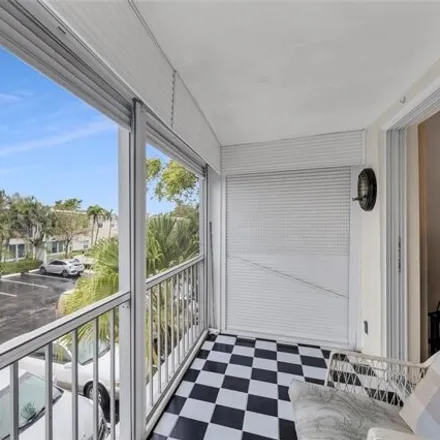 Image 3 - 5571 Bay Club Drive, Fort Lauderdale, FL 33308, USA - Condo for sale