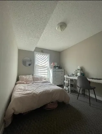 Image 1 - 3 Lesterwood Crescent, Toronto, ON M1P 3K5, Canada - Room for rent
