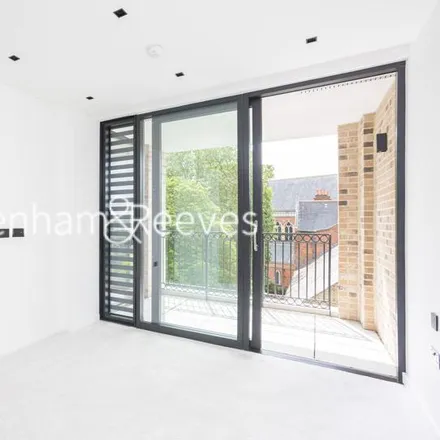 Image 2 - Qatar Airlines, 1 Cluny Mews, London, SW5 9EG, United Kingdom - Apartment for rent