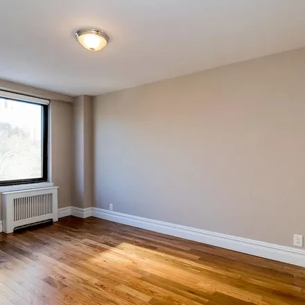 Rent this 3 bed apartment on 784 Columbus Avenue in New York, NY 10025