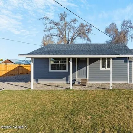 Buy this 2 bed house on 2679 Jerome Avenue in Yakima, WA 98902