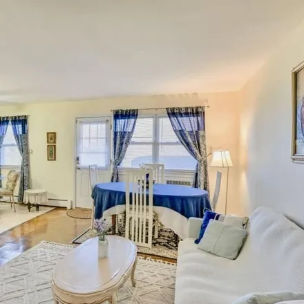 Rent this 1 bed apartment on Bay Shore in North Park Avenue, Islip