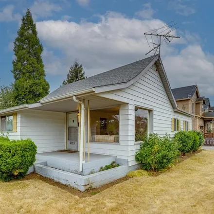 Buy this 3 bed house on 6703 Southeast 86th Avenue in Portland, OR 97266