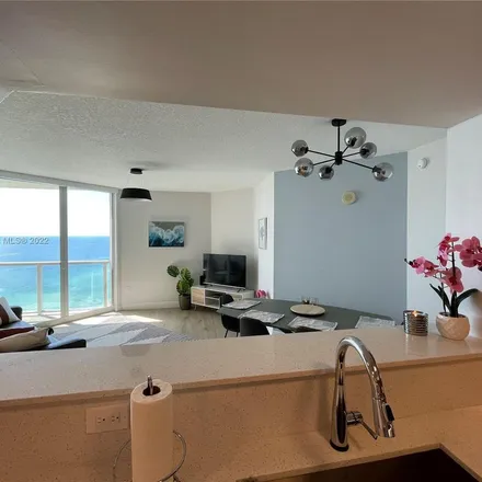 Image 7 - La Perla Ocean Residences, 16699 Collins Avenue, Sunny Isles Beach, FL 33160, USA - Apartment for rent