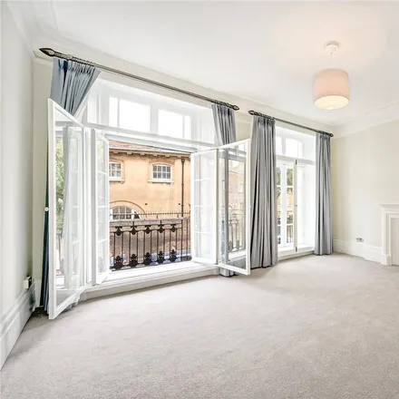 Rent this studio apartment on 10 Buckingham Palace Road in London, SW1W 0AJ