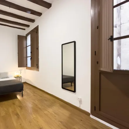 Rent this 4 bed room on Carrer Nou de la Rambla in 106, 08001 Barcelona