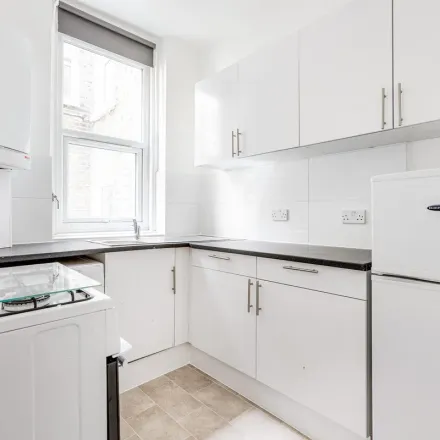 Image 3 - 171 Latchmere Road, London, SW11 2JZ, United Kingdom - Apartment for rent