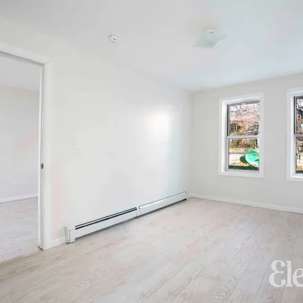 Image 2 - 53-29 Junction Boulevard, New York, NY 11368, USA - Townhouse for rent