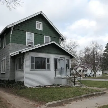 Image 2 - 593 Richmond Street, Alma, MI 48801, USA - House for sale