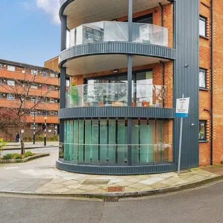 Image 1 - Westfield House, Rotherhithe New Road, Surrey Quays, London, SE16 2AH, United Kingdom - Apartment for sale