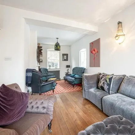 Image 4 - Lutton Terrace, Barnet, London, Nw3 - Apartment for rent