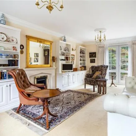 Image 2 - Victoria Way, Liphook, GU30 7NJ, United Kingdom - House for sale