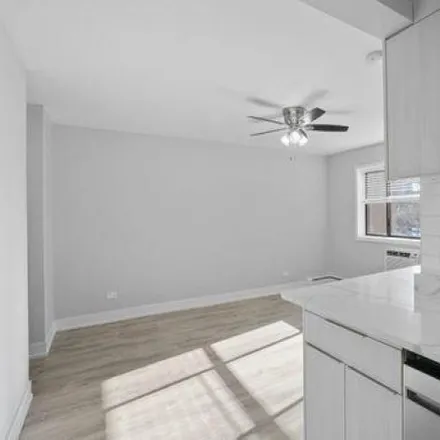 Image 4 - 6201 North Kenmore Avenue, Chicago, IL 60660, USA - House for rent