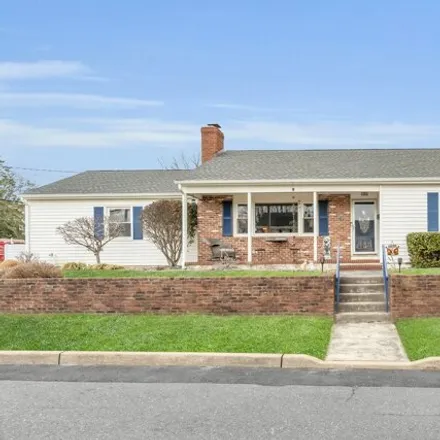 Rent this 3 bed house on 67 North Farragut Avenue in Manasquan, Monmouth County