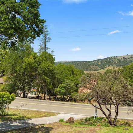 Image 4 - 17000 Holiday Drive, Morgan Hill, CA 95037, USA - House for sale