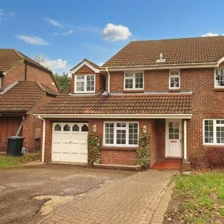 Buy this 5 bed house on 41 Goodliffe Gardens in Reading, RG31 6FZ