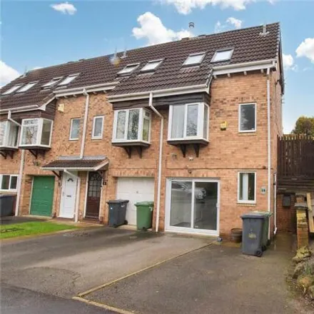 Buy this 2 bed townhouse on Granny Lane in Leeds, LS12 4TZ