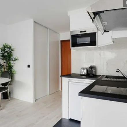 Rent this 2 bed apartment on 84 Rue de la Pompe in 75016 Paris, France