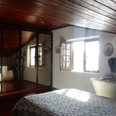 Rent this 5 bed house on 2665-541 Distrito da Guarda
