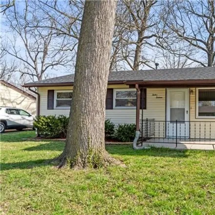 Image 2 - 1252 Birchwood Drive, Jeffersonville, IN 47130, USA - House for sale