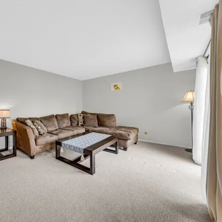 Image 3 - 999 Peachtree Court, Vernon Hills, IL 60061, USA - Condo for rent