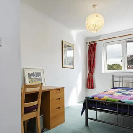 Image 2 - Chater House, Roman Road, London, E2 0QY, United Kingdom - Apartment for rent