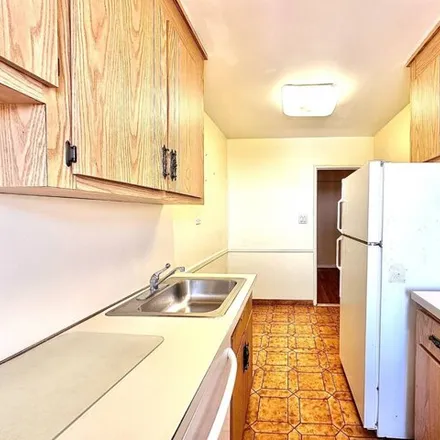 Image 4 - 2461 E 29th St Apt 6M, Brooklyn, New York, 11235 - Apartment for sale