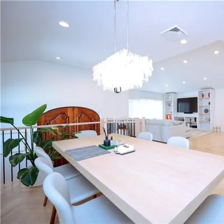 Image 7 - 2760 East 66th Street, New York, NY 11234, USA - House for sale